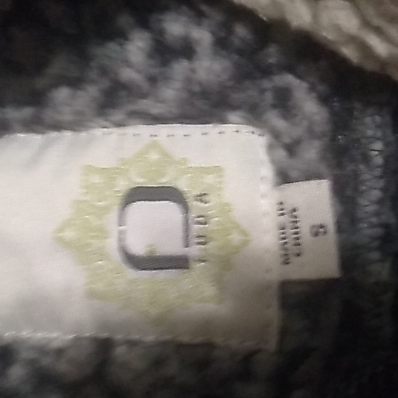 Fleece Pullover - Picture 2 of 3